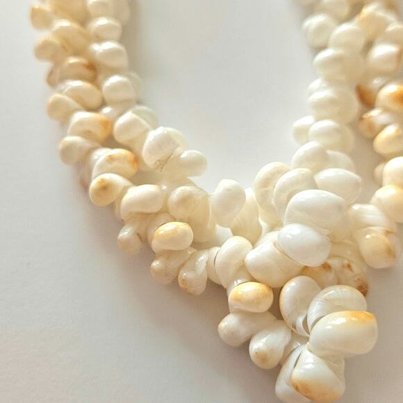 Island Chic: Vintage Hawaiian Shell Necklace Set - Picture 2 of 16